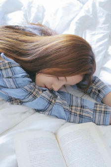 三个老头拥着躁我一个视频